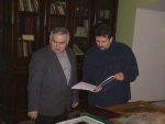Wojewoda Świętokrzyski przekazał na ręce Ojca Karola Lipińskiego - Superiora klasztoru Misjonarzy Oblatów Maryi Niepokalanej na Świętym Krzyżu prace plastyczne i fotograficzne nagrodzone w konkursie "Święty Krzyż - symbol naszego Regionu"