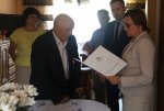 Wojewoda wręczyła odznaczenie