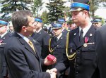 Włodzimierz Wójcik, wojewoda świętokrzyski wręczył czterdziestu strażakom odznaczenia państwowe za zasługi na rzecz ochrony przeciwpożarowej podczas wojewódzkich obchodów Dnia Strażaka w Jędrzejowie