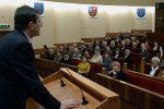 Wojewoda Świętokrzyski wziął udział w spotkaniu członków Koła Związku Emerytów, Rencistów i Inwalidów przy Świętokrzyskim Urzędzie Wojewódzkim, które odbyło się w sali konferencyjnej ŚUW